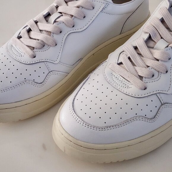 Autry Medalist Low Men's Sneakers LL15 โ Retro Style Meets Modern Comfort! - Picture 4 of 11